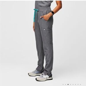 Figs High Waisted Yola Skinny Scrub Pants™ color: graphite, size: XS | NWT!!